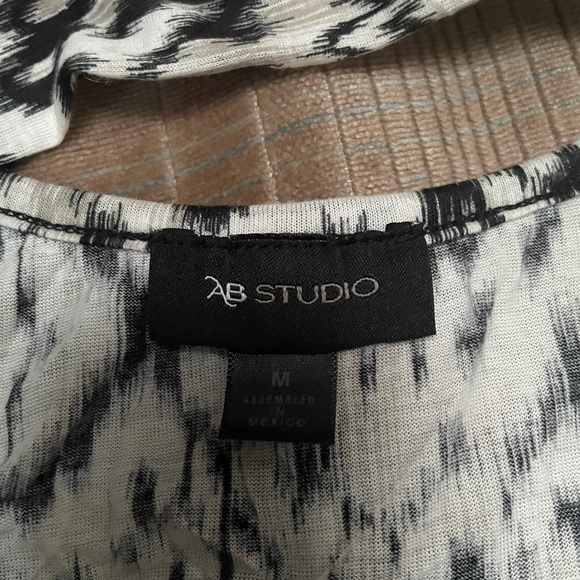 🆕 AB Studio Embellished top - Picture 3 of 6